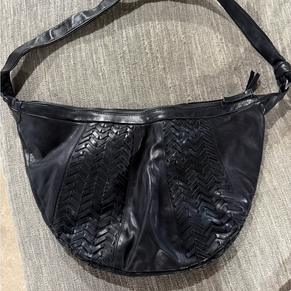 Elegant Black Leather Shoulder Bag